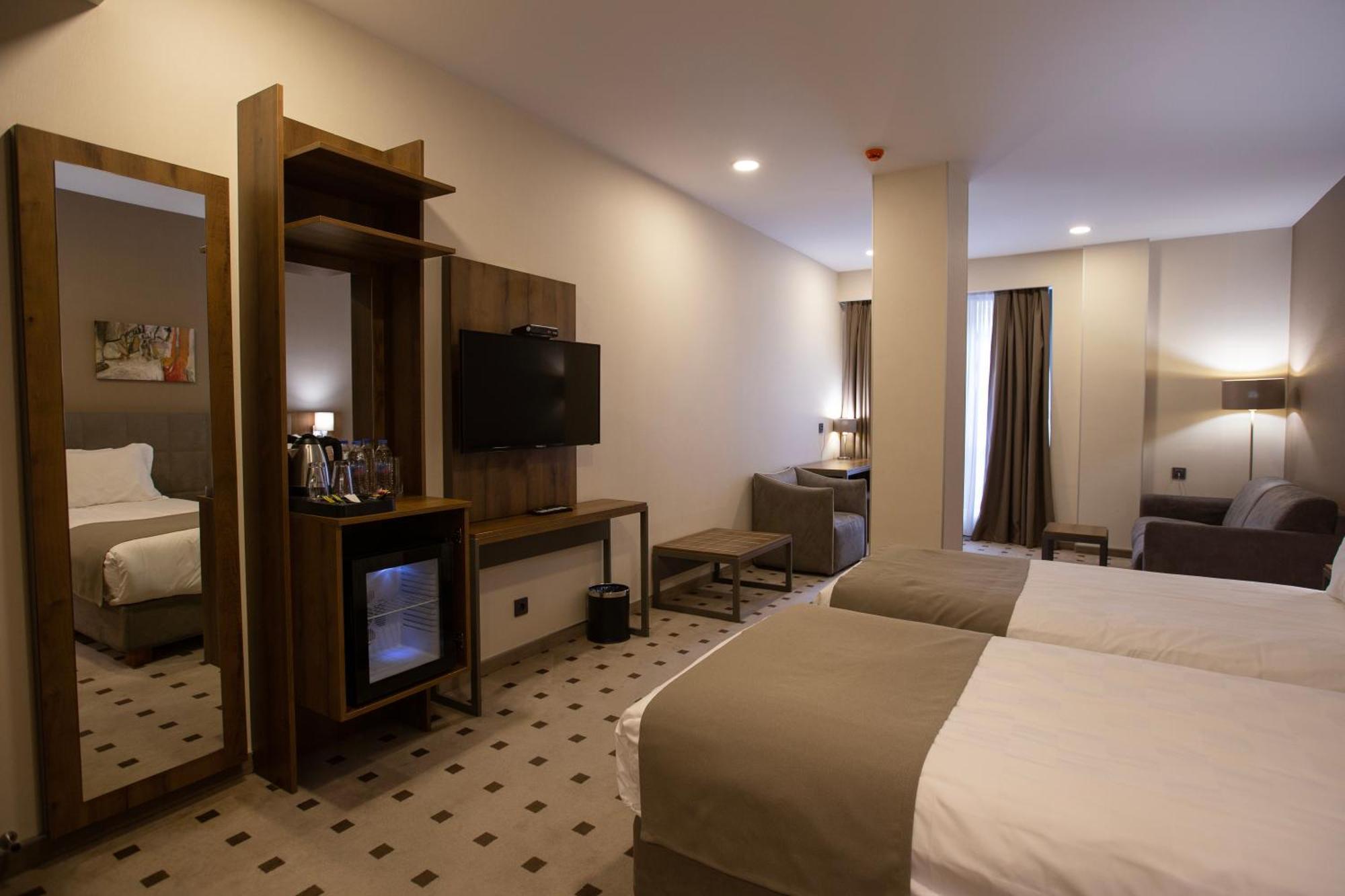 Avenue Hotel Тбілісі Екстер'єр фото
