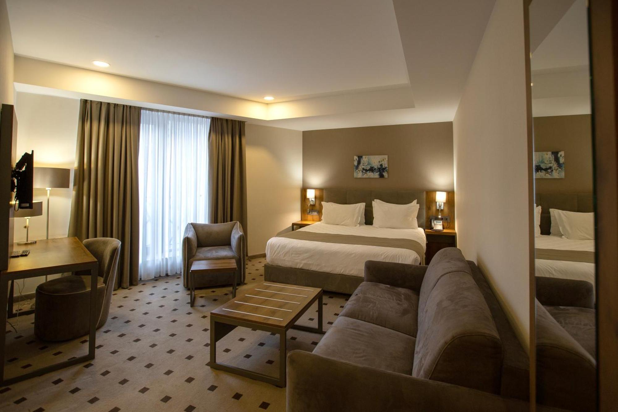 Avenue Hotel Тбілісі Екстер'єр фото