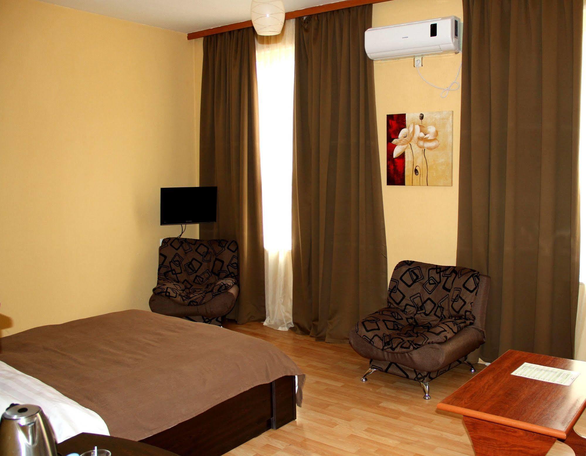 Avenue Hotel Тбілісі Екстер'єр фото