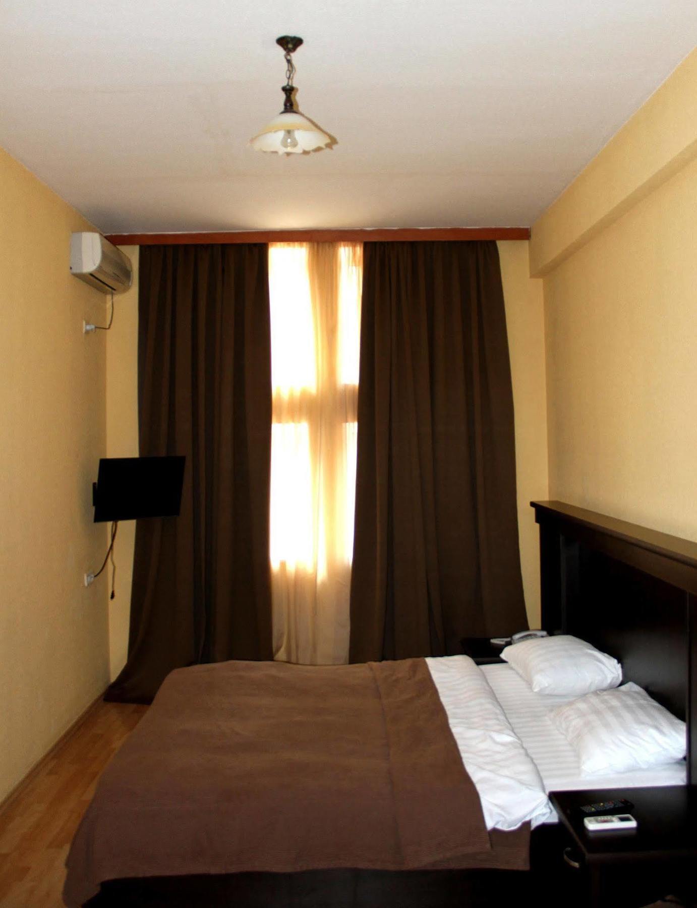 Avenue Hotel Тбілісі Екстер'єр фото